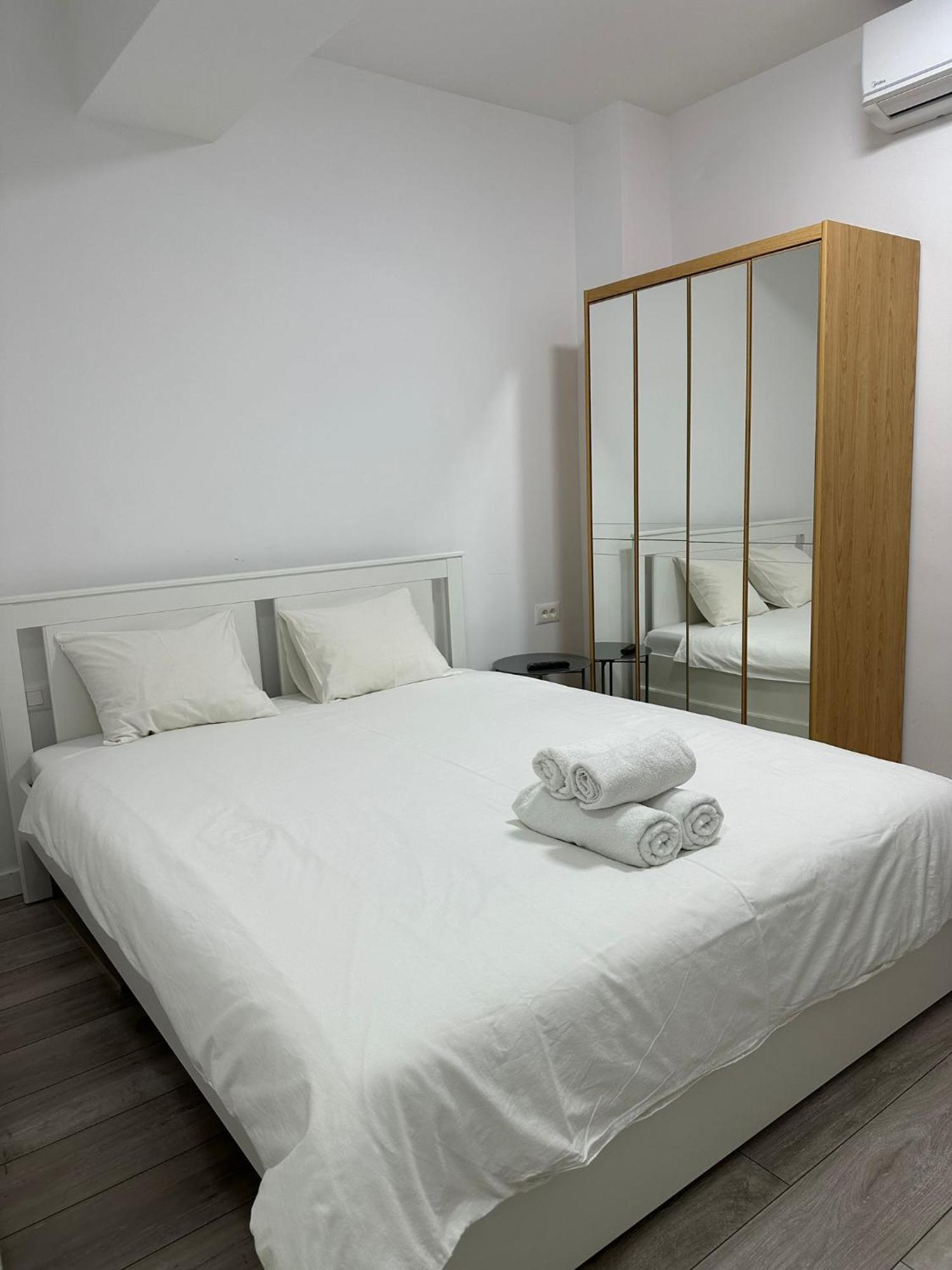 Catedral Apartment Bucarest Esterno foto